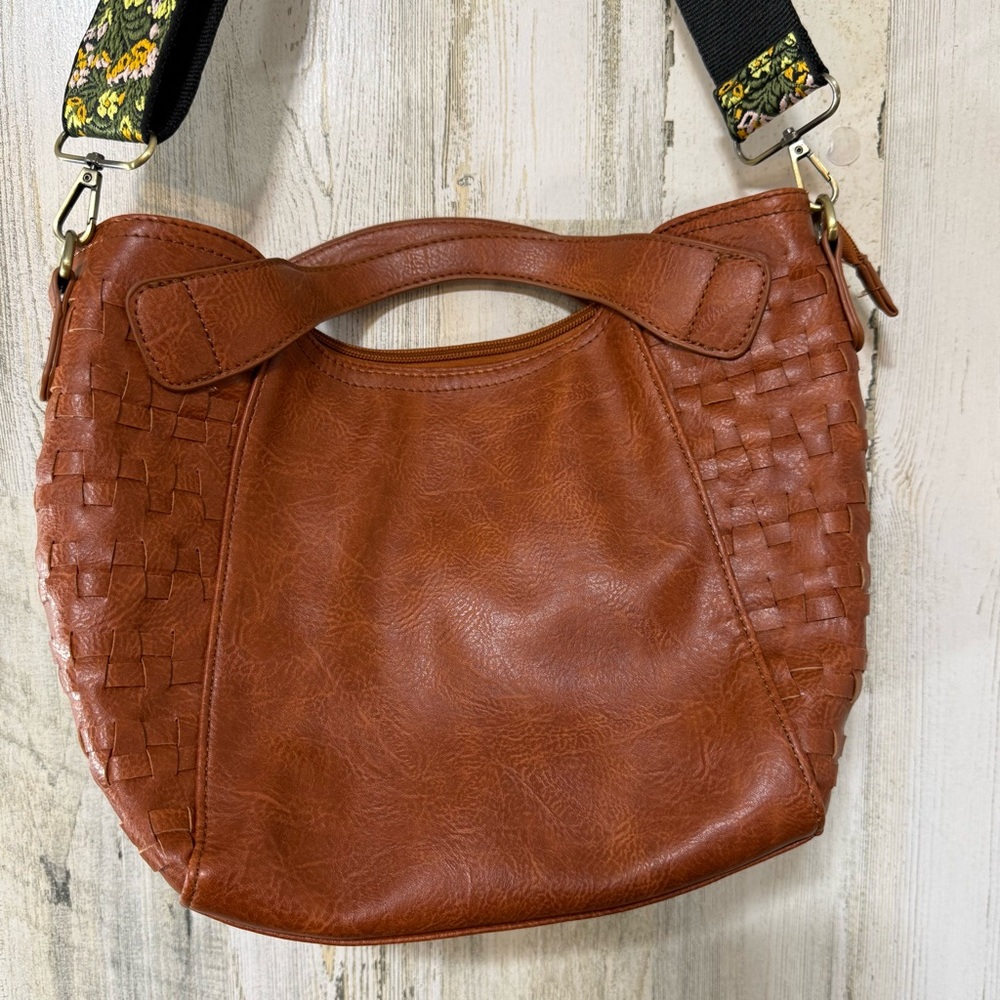Le Miel Woven-Panel Brown Shoulder Bag with Floral Accent Strap - Picture 8 of 12